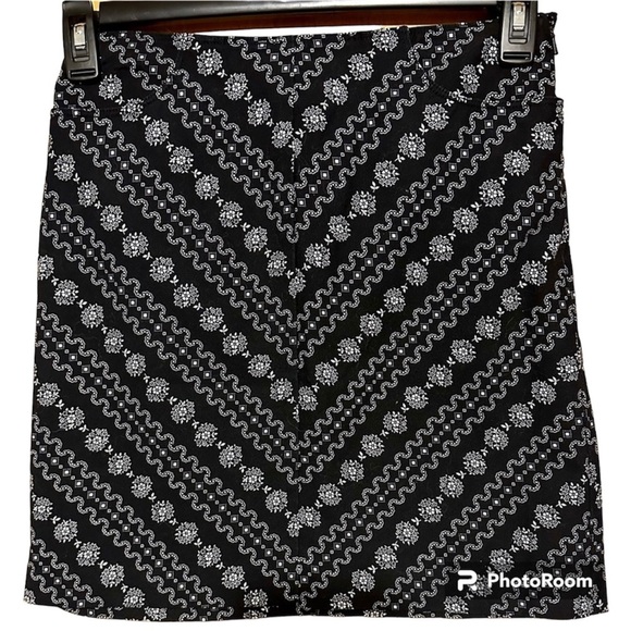 Ann Taylor Loft petite size 4 P Chevron print mini skirt - Picture 1 of 10